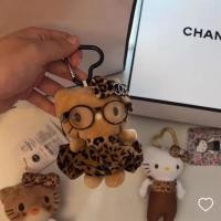 ราคา Retro Wild Leopard Print Kitty Doll Pendant Shibuya Style Leopard Print Glasses KT Bag Jewelry ตุ๊กตาสไตล์ Chanel (55316595427)
