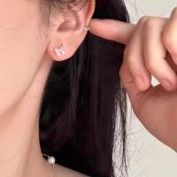 ราคา 【Qing】ต่างหูเพชรสังเคราะห์ทรงโบว์สำหรับผู้หญิง สไตล์เรียบหรู ประดับเพชร ทันสมัย ​​สวยงาม (53003149654)