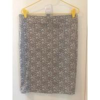 ราคา กระโปรงเอวสูง ทรงดินสอ Van Heusen แท้ size 8 ลายพิมพ์ paisley (10150493168)