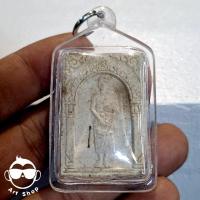 ราคา พระผงรูปเหมือนพิมพ์ยืน ฝังตะกรุด 2 ดอก รุ่น เมตตาบารมี ปี 2536 พร้อมเลี่ยมกันน้ำ (29305854893)