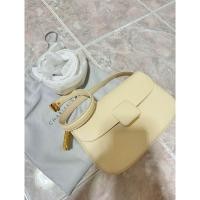 ราคา กระเป๋า charles & keith รุ่น koa สีครีมของแท้ (26517810798)
