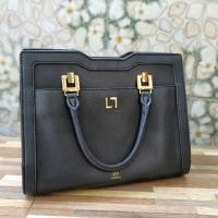 ราคา YY159- ส่งฟรี LYN กระเป๋าหนังถือ สีดำ มือสอง สภาพดี ราคาถูก (12113912422)