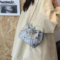 ราคา HUMBERTO Drawstring Bucket Bag, Adjustable Strap Metal Butterfly Accent Chain Crossbody Bag, Fashion Pearl Pendant Minimalist Design Lightweight Shoulder Bag Leisure Occasions (44661716912)