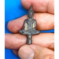 ราคา พระยอดธง รุ่นแรก 103 ปี หลวงปู่ผาด วัดบ้านกรวด จ.บุรีรัมย์ พระพุทธชัยฤกษ์ เนื้อตะกั่วมีจำนวนการสร้างที่น้อย คราบเบ้าเดิม (13529592019)
