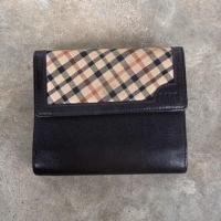 ราคา *กระเป๋าสตางค์สามพับจากแบรนด์ DAKS มือสองสภาพดี (53917306568)