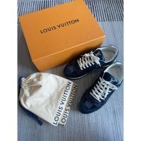ราคา รองเท้า Louis Vuitton Runaway Sneakers Navy Size 9 (40558332803)