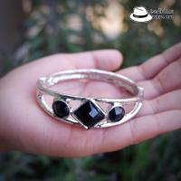 ราคา กำไลนิล กำไลข้อมือนิลดำ กำไลสแตนเลสแท้ นิลทรงสี่เหลี่ยมข้าวหลามตัด (23721850863)
