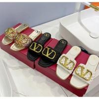 ราคา Valentino/Valentino Valentinoฤดูร้อนสไตล์ใหม่Vหัวเข็มขัดHollowส้นหนาส้นสูงรองเท้าแตะผู้หญิงจดหมายหัวเข็มขัดเปิดนิ้วเท้าFlip-Flops 2023 Influencer All-Matchแฟชั่นผู้หญิงรองเท้าวาเลนติโน่VLogo Seriesหรู