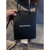 ราคา BALENCIAGA (shopping phone holder enlarged) พร้อมโอนลดได้ (44113599669)