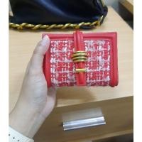 ราคา MERAH Preloved - กระเป๋าสตางค์สีแดง Charles&Keith (40505741973)