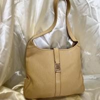 ราคา Used กระเป๋า Vintage Salvatore Ferragamo แท้ % Beige Leather Shoulder (10764355644)