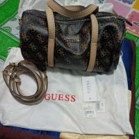 ราคา กระเป๋าสะพายยี่ห้อ Guess....ของแท้ 100% (11325807688)