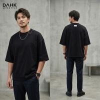 ราคา เสื้อยืดแต่งห่วงเหล็ก โอเวอร์ไซส์สีดำ สไตล์มินิมอล มีกิมมิกแต่งห่วงเหล็ก (Grommet) ผ้าคอตตอนทรงบ็อกซี่ ชาย-หญิง (48966316094)