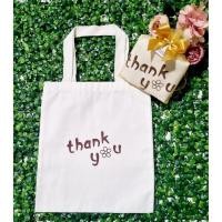 ราคา กระเป๋าผ้าดิบลายสอง ขนาด11x13นิ้วสกรีนลายแพ็คใส่ถุงไหมแก้ว ผูกโบติดป้ายชื่อ50ชิ้น(ลูกค้าสามารถแจ้งที่จะพิมพ์ในแชทได้ค่ะ) (53661322256)