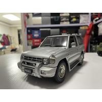 ราคา 1: 18 AUTOART MITSUBISHI PAJERO MITSUBISHI PAJERO โมเดลรถอัลลอย สีเงิน (43281404119)