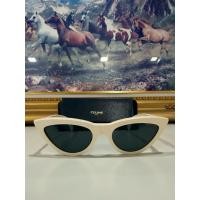 ราคา Used Celine sunglasses ทรง cat eye สีขาว พร้อมกล่อง (41530187220)