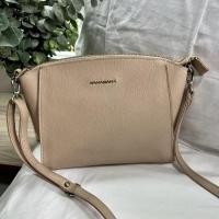 ราคา กระเป๋า แบรนด์ Banana Republic มือสอง ของแท้ % สภาพดี (18621397988)