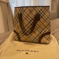 ราคา [ของแท้ มือสอง] [ส่งฟรี] BURBERRY กระเป๋าสะพาย ผู้หญิง กระเป๋าผู้หญิง กระเป๋ามือสอง แท้ สายสั้น (20234184107)