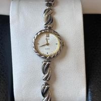ราคา นาฬิกามือสองของแท้ SEIKO ALBA (Y150) ผู้หญิง หน้าปัดกลมขาว ดีไซน์สายสร้อยข้อมือสีเงิน ห้อยจี้หยดน้ำสไตล์หรูหรา (48717792439)