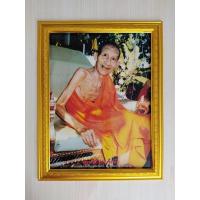 ราคา Mongkolframeshop กรอบรูปมงคล ภาพหลวงพ่อเกษมพร้อมกระจกหนา 2 มม. ภาพขนาด 15×20นิ้ว นิ้ว ขนาดรวมกรอบ 18×23 นิ้ว แขวนได้ (56554271833)