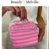 ราคา (พร้อมส่ง) Brandy Melville - STRIPES MAKEUP BAG กระเป๋าเครื่องสำอางค์ของแท้จากญี่ปุ่นใหม่ป้ายห้อย (48311218592)