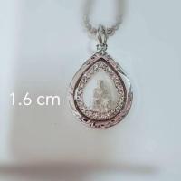 ราคา จี้หลวงปู่ทวดล้อมเพชร ทรงหยดน้ำ กรอบเงินแท้ (48908990801)