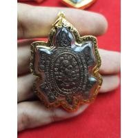 ราคา พร้อมเลี่ยมทอง เหรียญพญาเต่าเรือนและพระสังกัจจายน์ รุ่นรวมพุทธคุณ หลวงพ่อหลิว&หลวงพ่อคูณ วัดไทรทองพัฒนา กาญจนบุรี ปี2538 (17359772142)