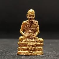 ราคา รูปหล่อลอยองค์ หลวงพ่อเปิ่น วัดบางพระ ประทับบนฐานเสือ เนื้อทองเหลือง ขนาด 3 ซม. (22589662849)