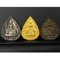 ราคา เหรียญหยดน้ำหลวงพ่อโสธร ชุดทองคำ รุ่นมหามงคล 80 พรรษา หลัง ญสส.จัดสร้าง พ.ศ.2536 พร้อมกล่องเดิมๆ (001027)