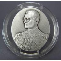 ราคา เหรียญที่ระลึก 6รอบในหลวง มูลนิธิวชิรเวชวิทยาลัย พ.ศ.2542 เนื้อบรอนซ์ชุบเงิน หลังฮาโลแกรม 3 มิติ สวย (000437)