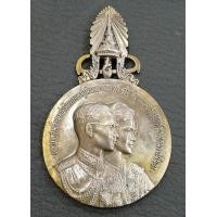 ราคา เหรียญที่ระลึกในหลวง-ราชินีเสด็จเยือนอเมริกาและยุโรป เนื้อเงินพิมพ์ใหญ่ ปี03 สภาพสวยเดิมๆ หายาก (000517)