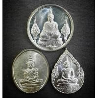 ราคา เหรียญพระแก้วมรกต เนื้อเงิน ภปร. ครบชุด 3 ฤดู ฉลอง 200ปีกรุงเทพฯ รุ่นแรก ปี2525 สภาพสวยพร้อมกล่อง (000354)