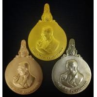 ราคา เหรียญพระมหาชนกชุดทองคำใหญ่ (ทองคำ นาค เงิน) พร้อมหนังสือครบชุด สภาพสวยเดิมๆ นิยม หายากมาก (000526)