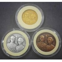 ราคา เหรียญที่ระลึกครบ 50ปี ราชาภิเษกสมรส ครบชุด เนื้อทองคำ เงิน และทองแดง ปี2543 สภาพสวยเดิมๆ หายากมาก (000775)